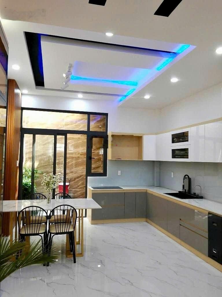 FULL NỘI THẤT XỊN SÒ HẺM 8M đường TL37, phường THẠNH LỘC Q12 nhà 5 tầng có thang máy