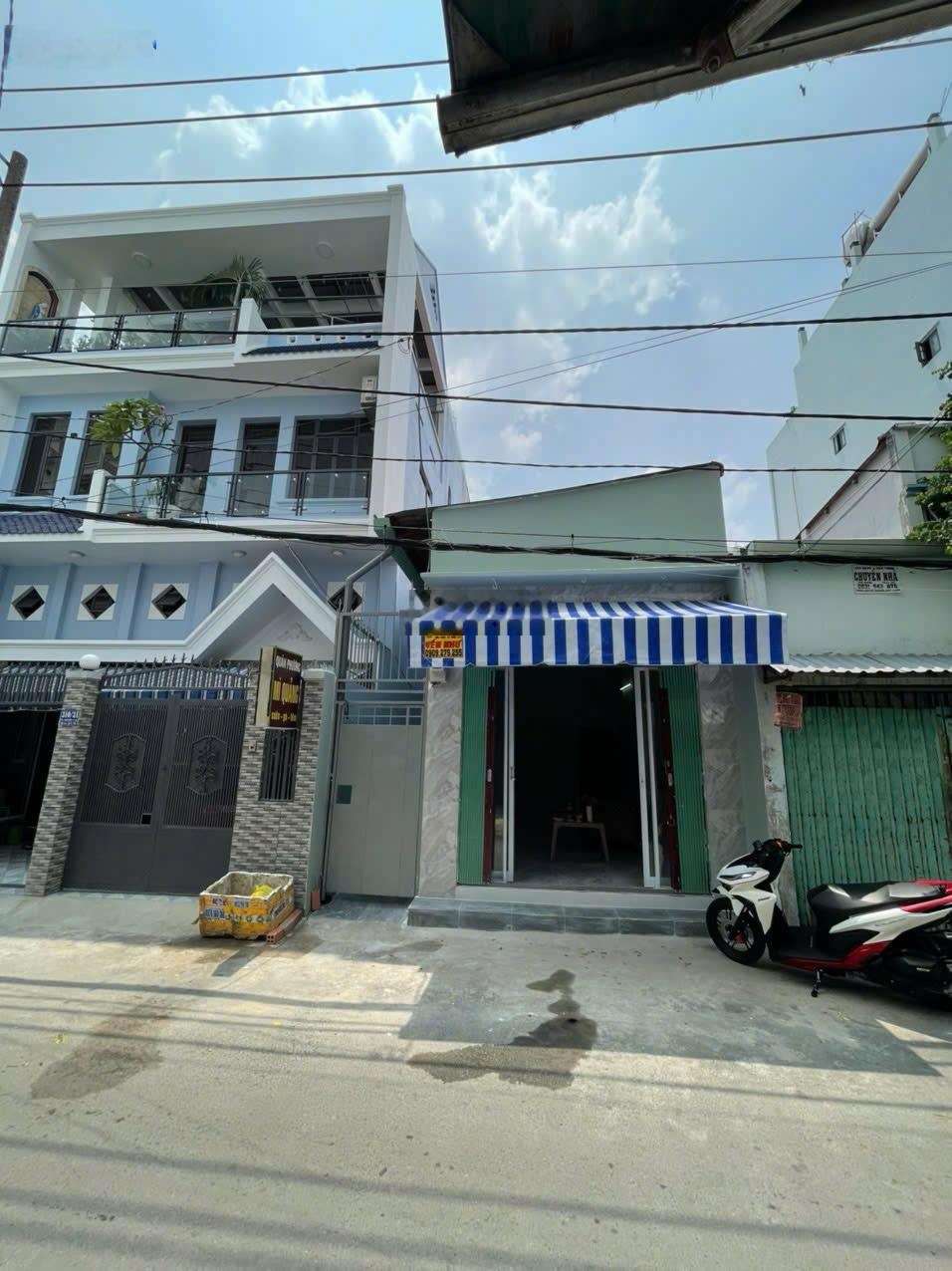 Nhà c4 hẻm 8m dt: 4,5x21 công nhận 93m2 đang có hđt 12tr/tháng vị trí quá đep để xây chdv 9,6 tỷ