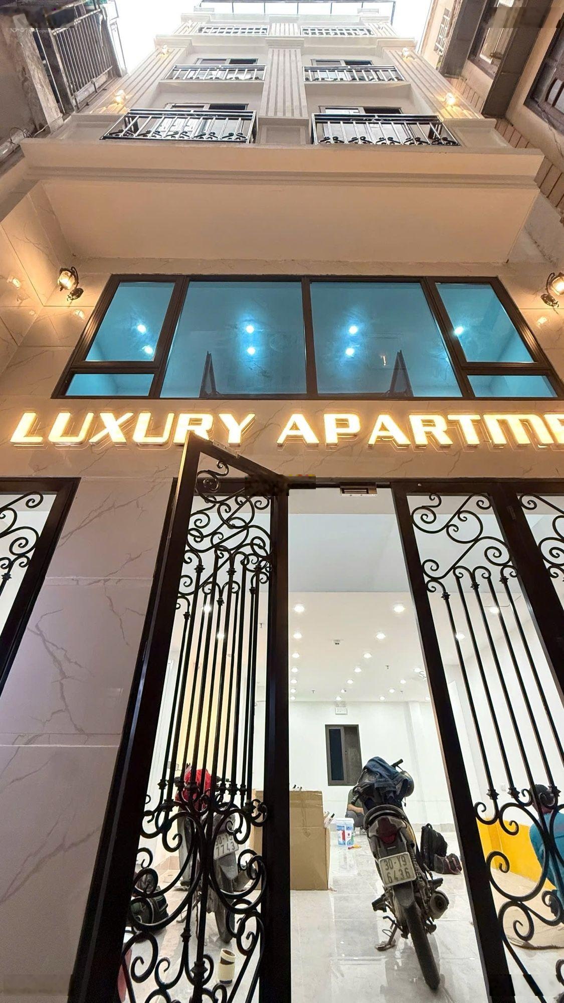Gà đẻ trứng vàng ngay gần Lăng Bác phố Ngọc Hà. DT68m2x8T, thang máy, 14 phòng Luxury, 100tr/th.