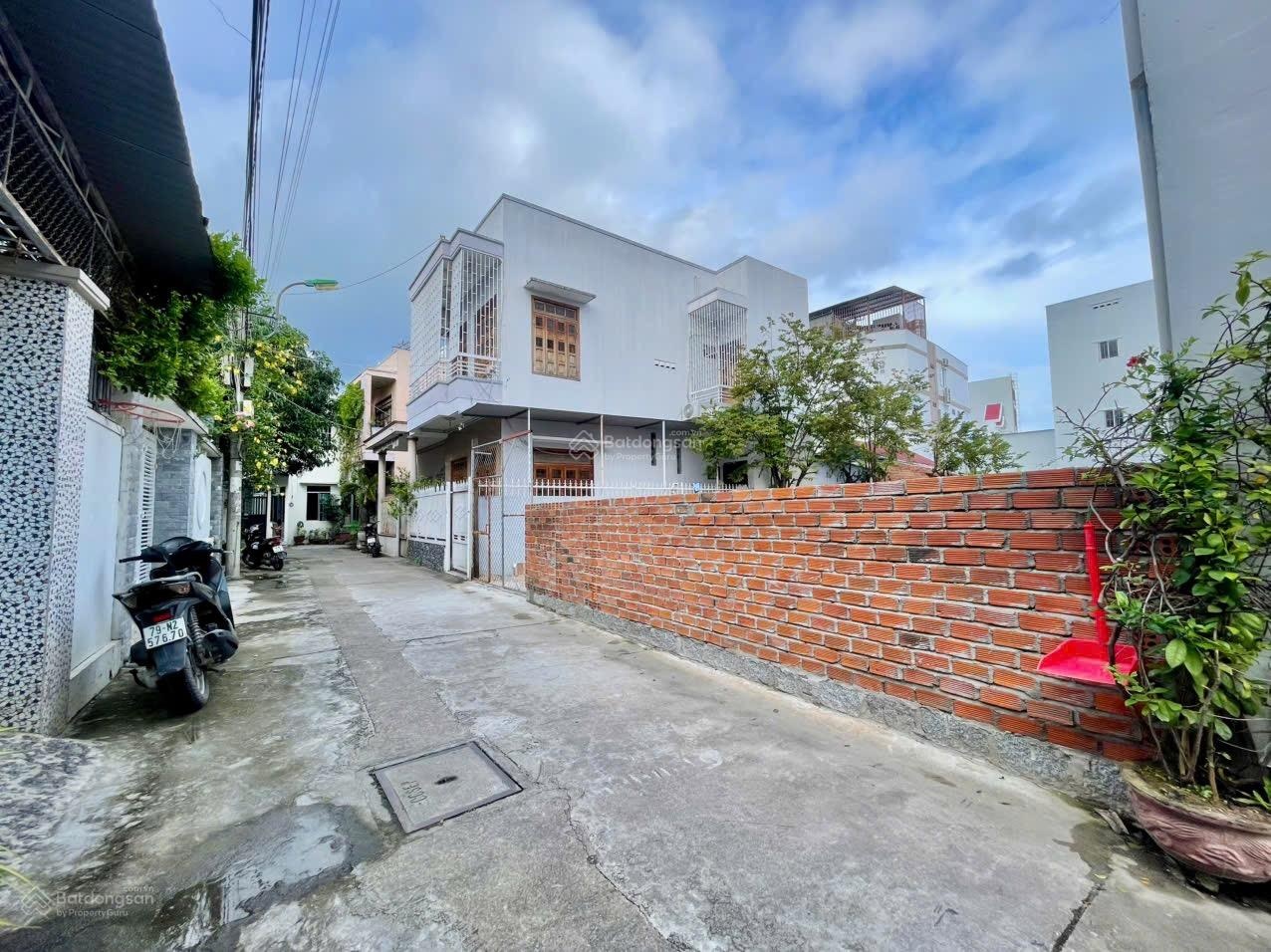 Bán đất dt 93m2 - Giá 5 tỷ. Đường hẻm Mai Xuân Thưởng, Bắc Nha Trang. Vị trí gần biển và bãi tắm.