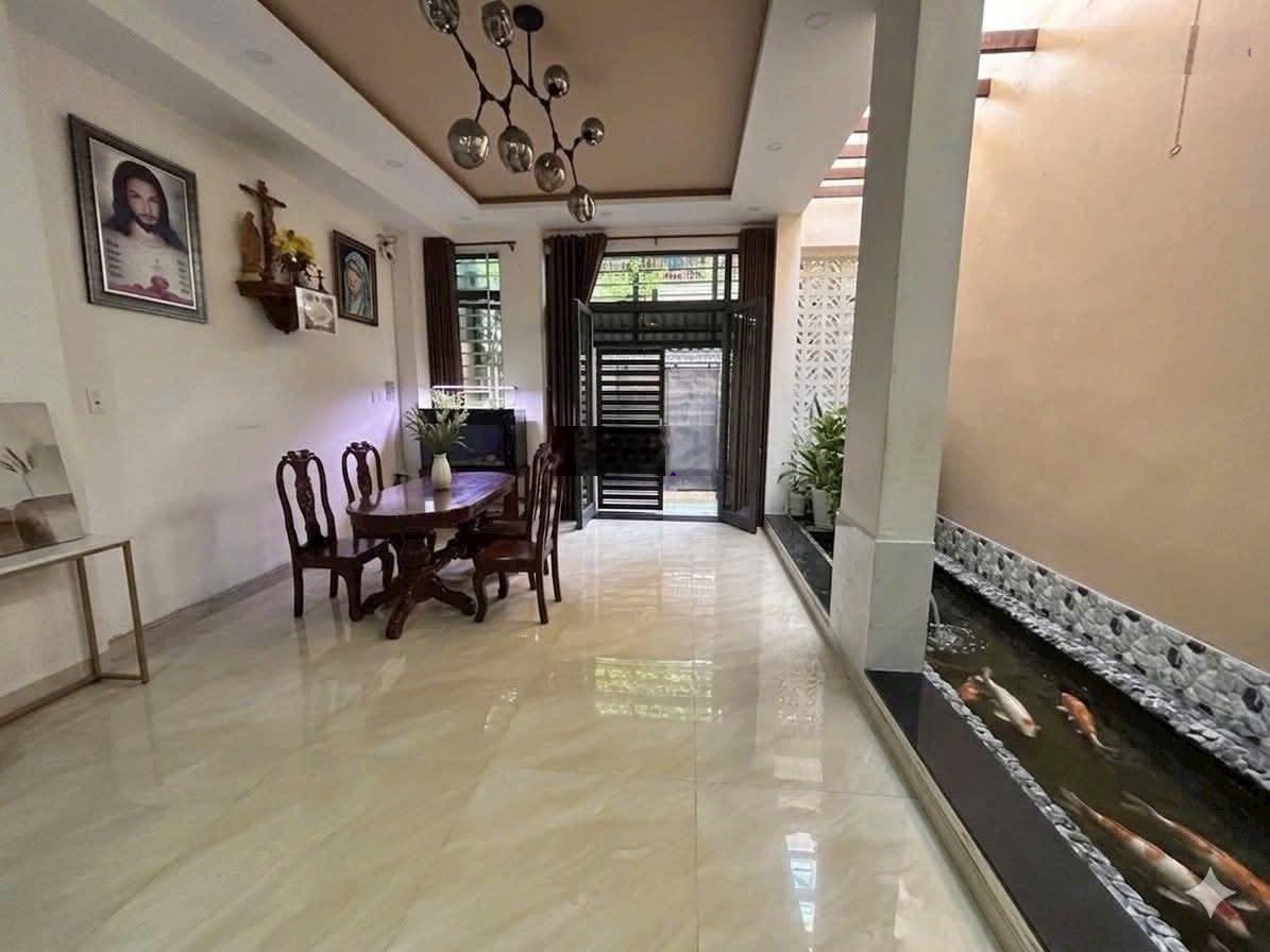 CMT8, Phạm Văn Hai, giáp Bắc Hải, Cv Lê Thị Riêng, Q10, nhà 2 tầng, 75m2 (5.5 x13m), giá 8 tỷ xíu