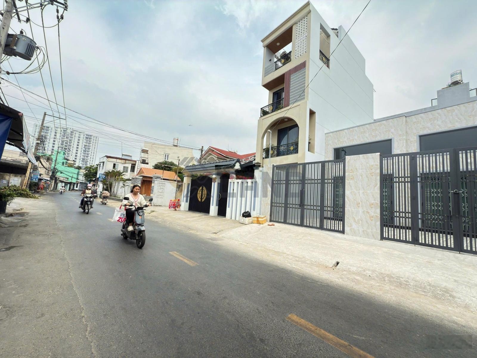 Vị trí đẹp- bán nhà 1 trệt 1 lầu mặt tiền đường số 8, trường thọ - 60.7m2- 9,5 tỉ còn nói chuyện