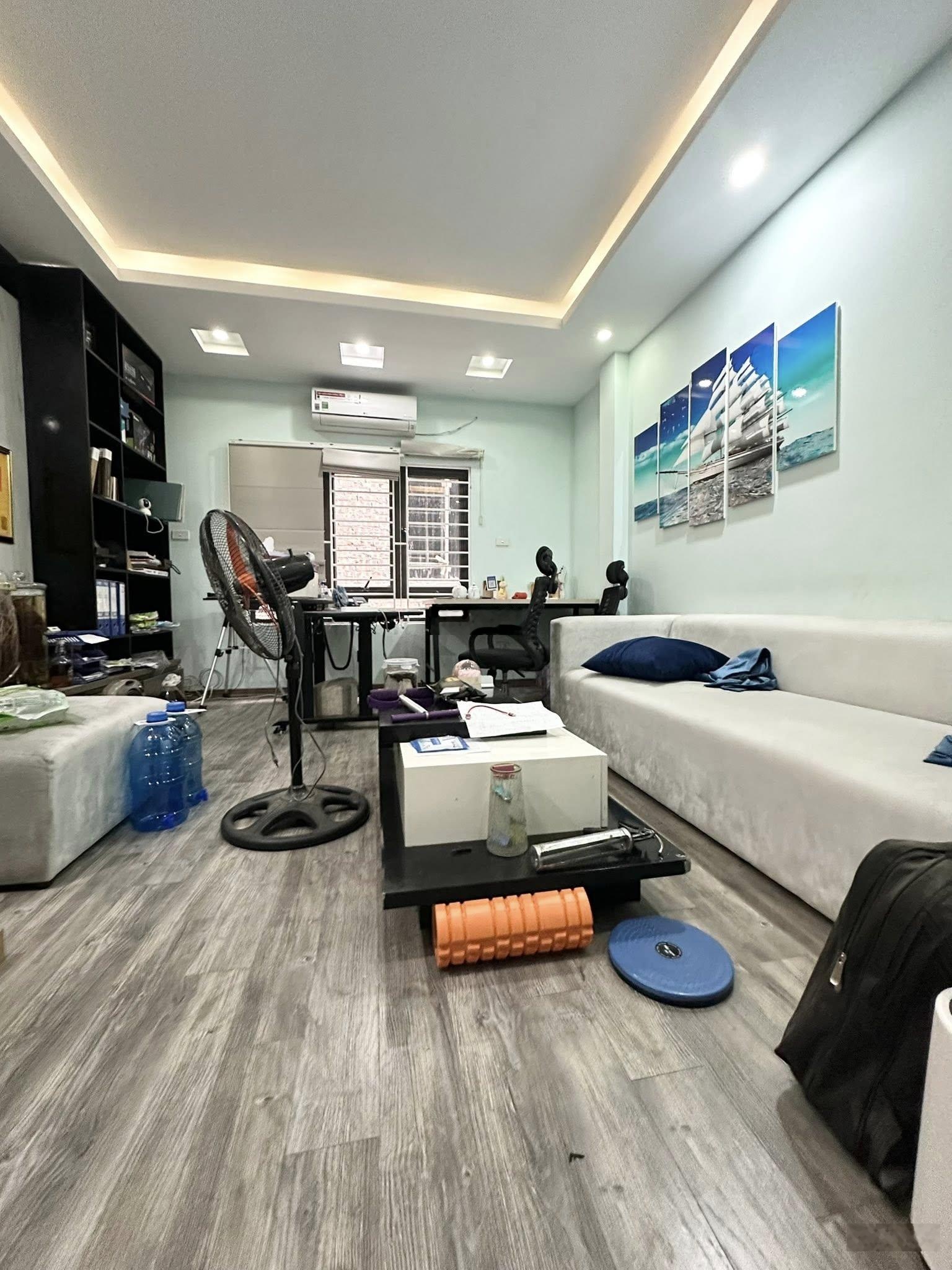 Bán nhà Khương Đình 44m2x5T, SĐ vuông, 2 thoáng, ngõ nông, 8P cho thuê tốt, giá chỉ 7.9 tỷ