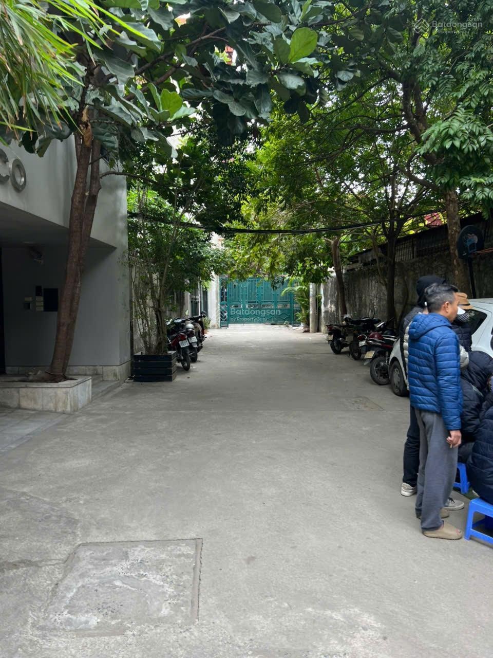 Bán biệt thự sân vườn Tây Hồ, 230m2, 4 tầng thoáng sáng, mặt tiền 10m, oto tránh đỗ, chỉ 5x tỷ