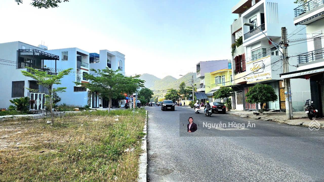 Hàng hiếm lô góc 2 mặt tiền trung tâm biển Nha Trang - 74,8m2 ngang 6m cực đẹp - sầm uất - 6,5 tỷ