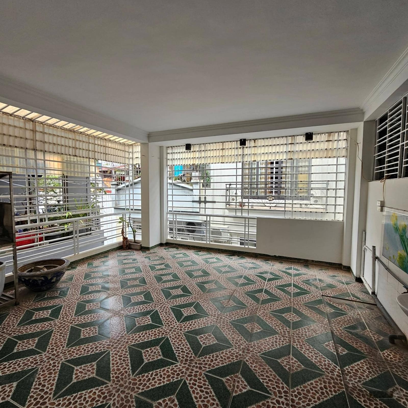Nhà đẹp Xuân La 36m2*5T, nhà đẹp ở ngay, ngõ thông trải nhựa, cách ô tô 15m, gần Hồ Tây, 10.8 tỷ
