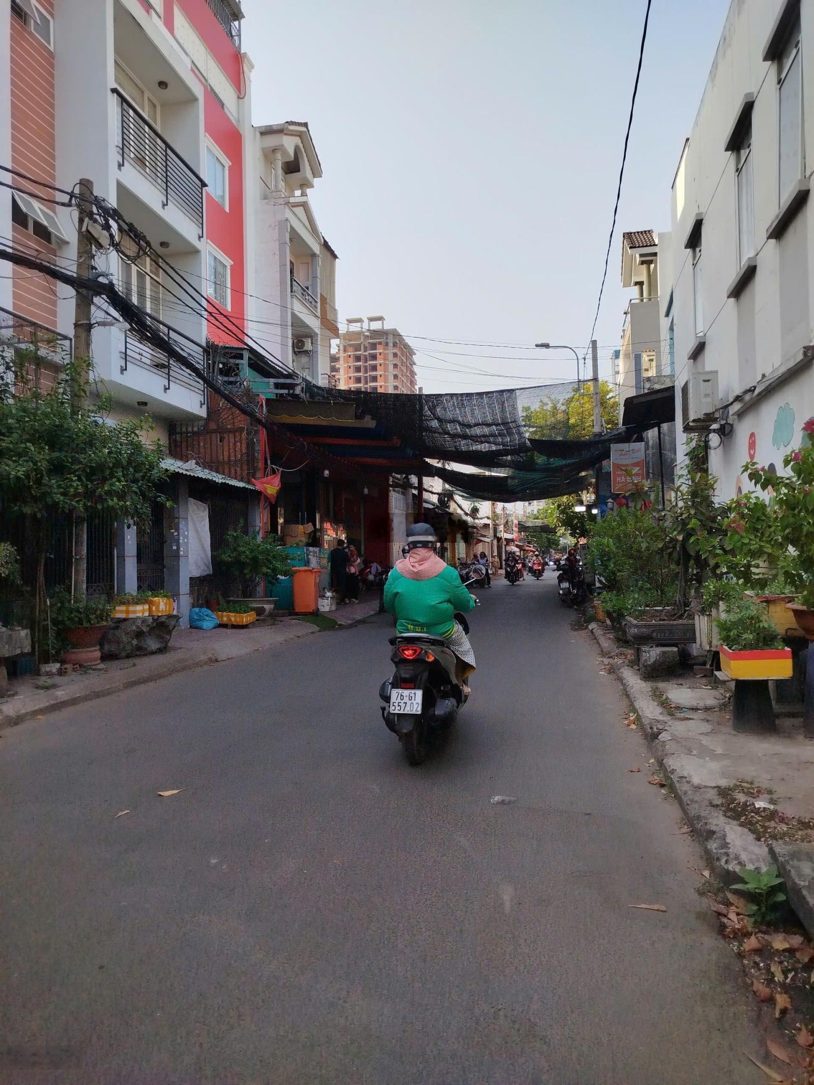 Hẻm xe hơi khu vực Lê trọng Tấn anh chị mua được căn nhà ngon, đẹp mới! Giá 3,6 tỷ