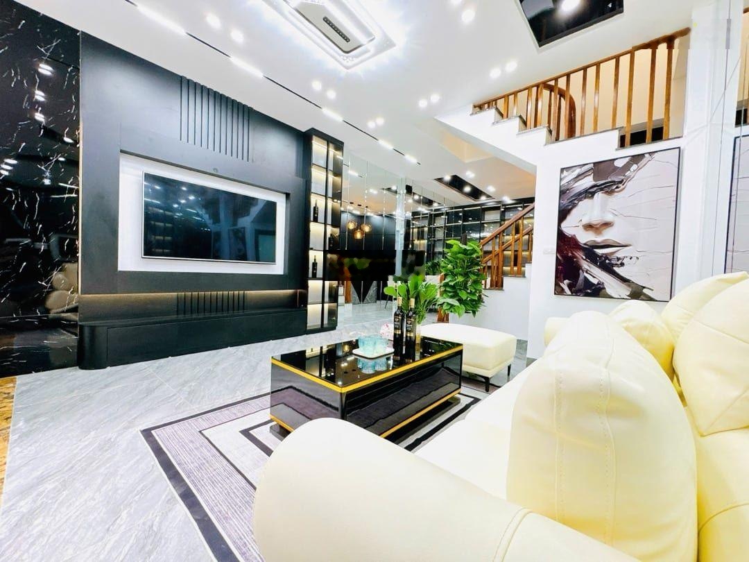 Bán nhà đẹp ở ngay ngã tư sở 41m2 5 tầng mặt 4.3m , tặng nội thất ,ô tô đỗ cửa