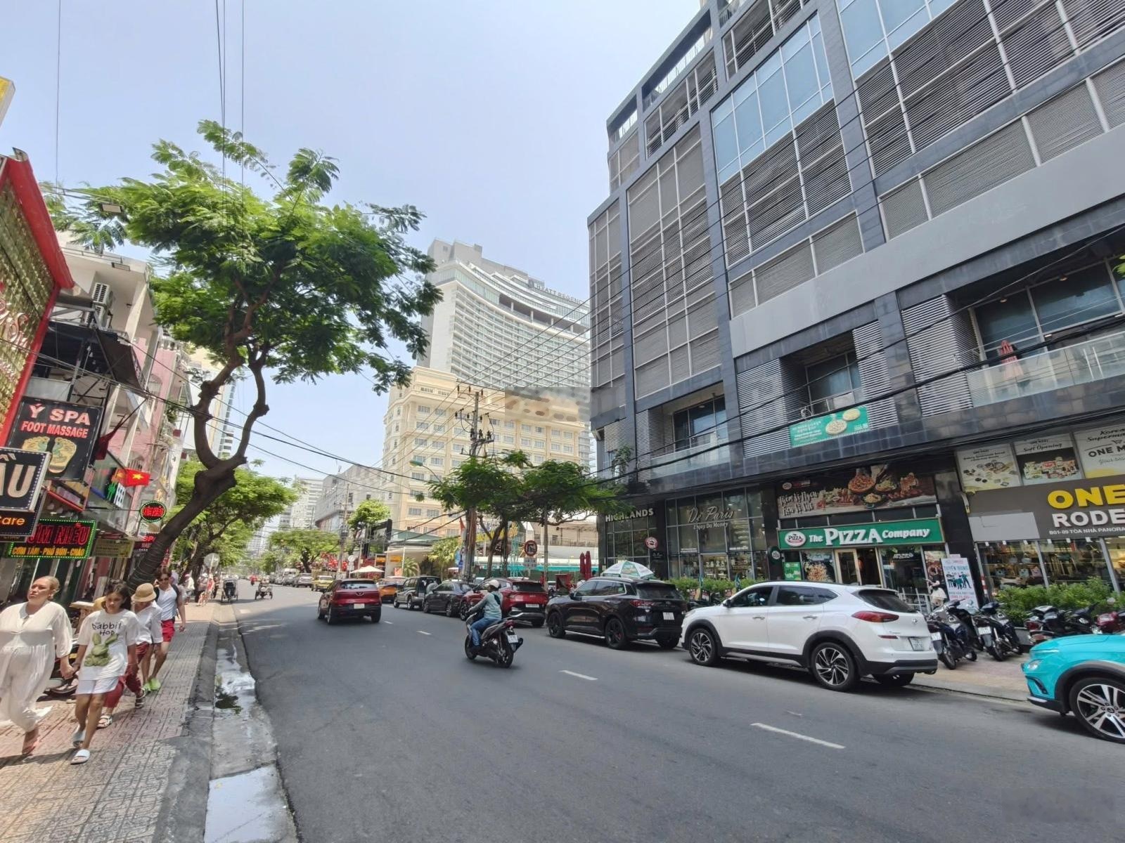 Nhà cấp 4: 1 trệt 1 lầu, 2 phòng ngủ sau chợ đêm hẻm Hùng Vương. Ngay khu trung tâm khu phố tây