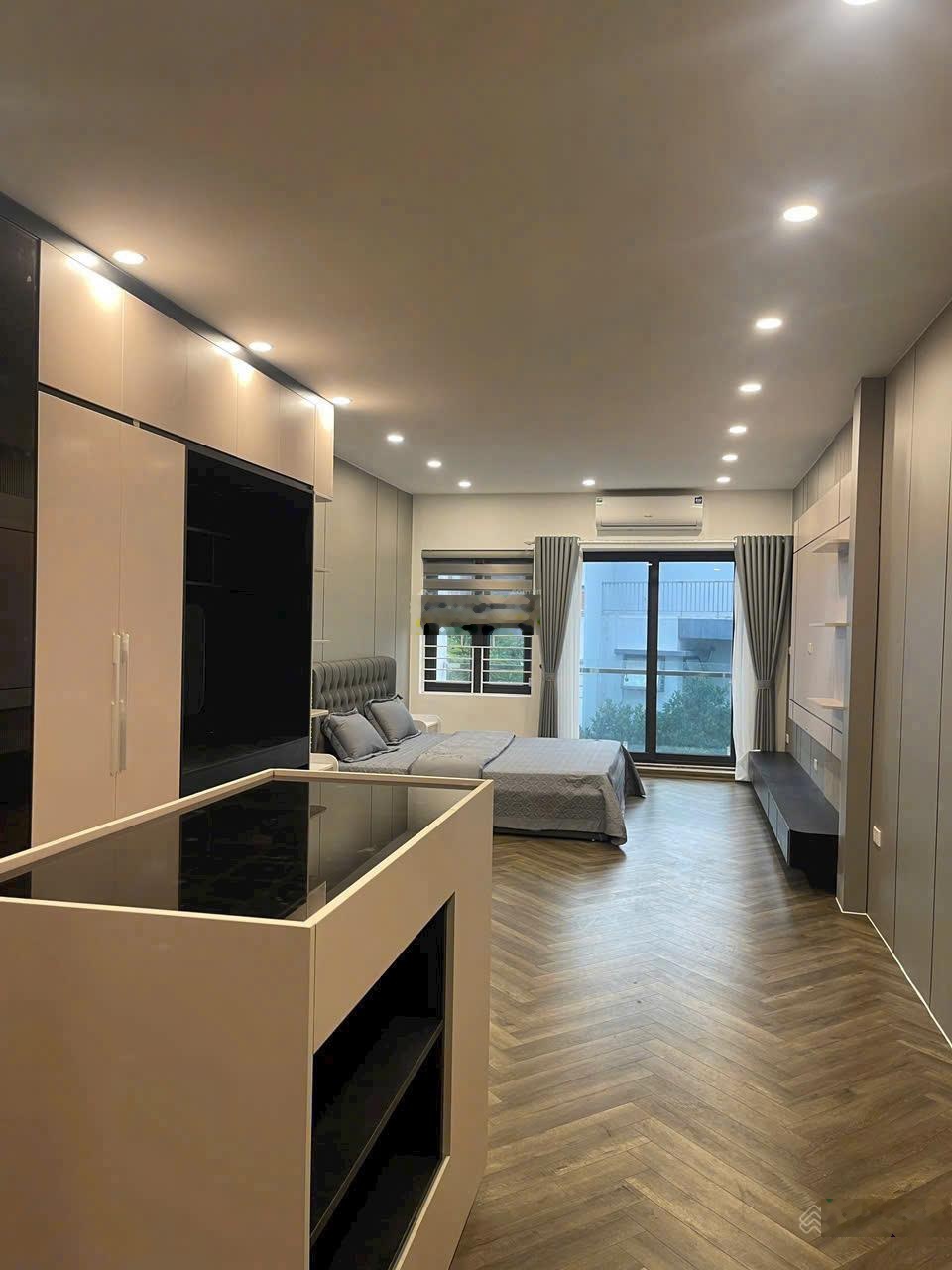 Bán nhà mặt phố tại Phường Thạch Bàn, 17 tỷ VND, 60m2, 5PN, 5WC, uy tín Hot!