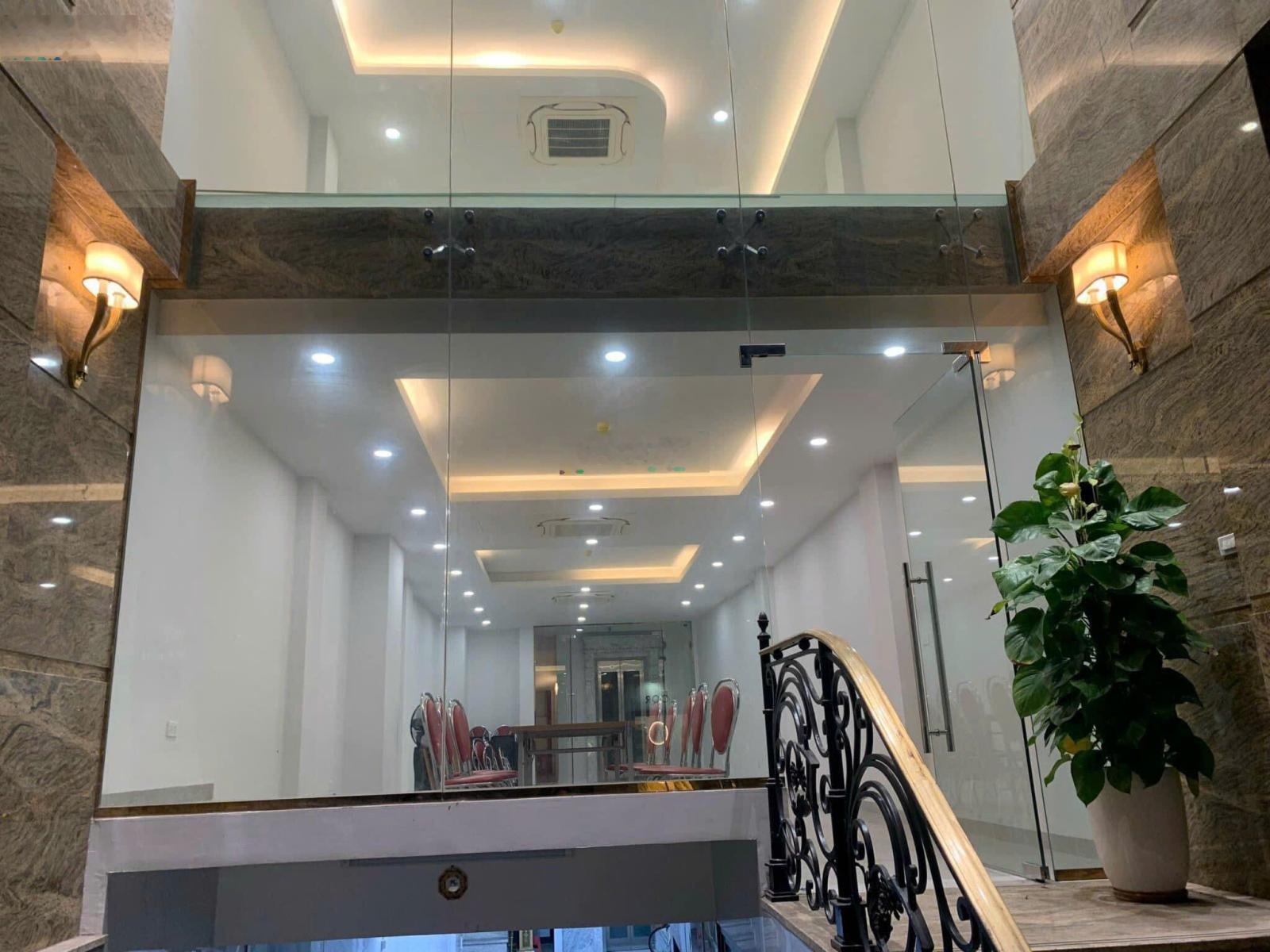 Cho thuê NP mặt phố Nguyễn Du, giá thỏa thuận, 140m2, 4 tầng, p Bạch Đằng, Q. Hai Bà Trưng, HN