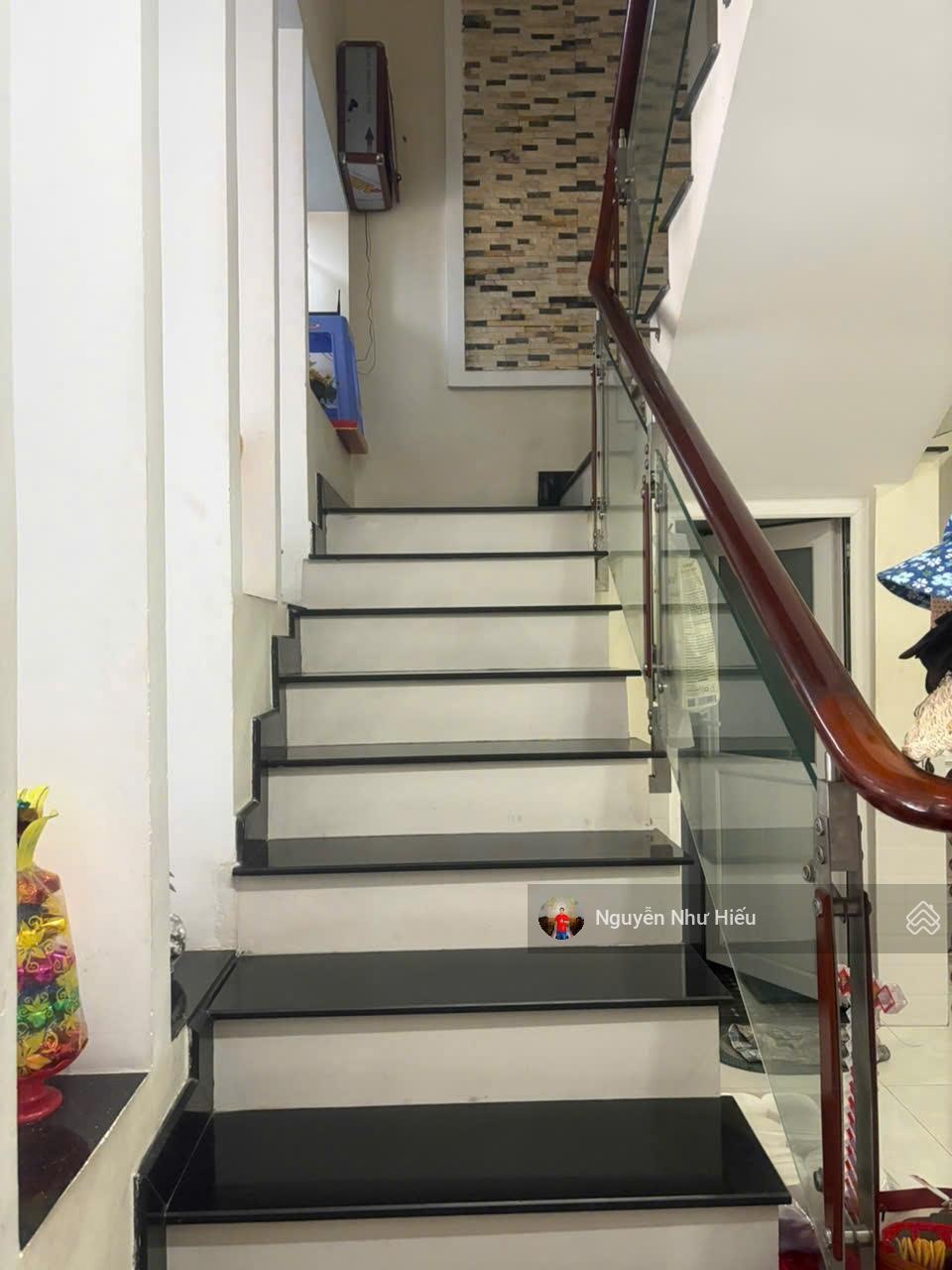 Bán nhà MT đường D2A đường lớn nhất khu Vincom 550, p.Dĩ An, Tp.Dĩ An
