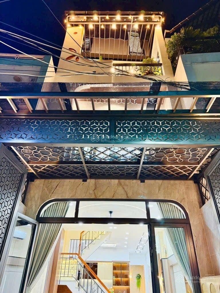 Nhà 3 tầng đẹp lung linh gần emart - 68m2- nhỉnh 7 tỷ