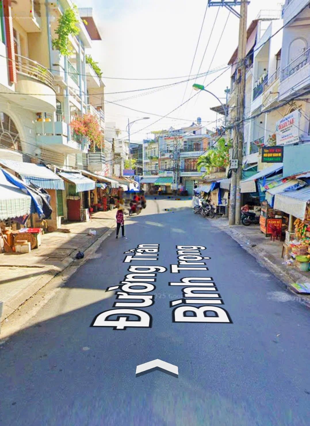 Nhà 3,5 tầng Trần Bình Trọng _ gần đường Trần Nhật Duật * cách biển Trần Phú: 800m. Giá: 14,5 tỷ.