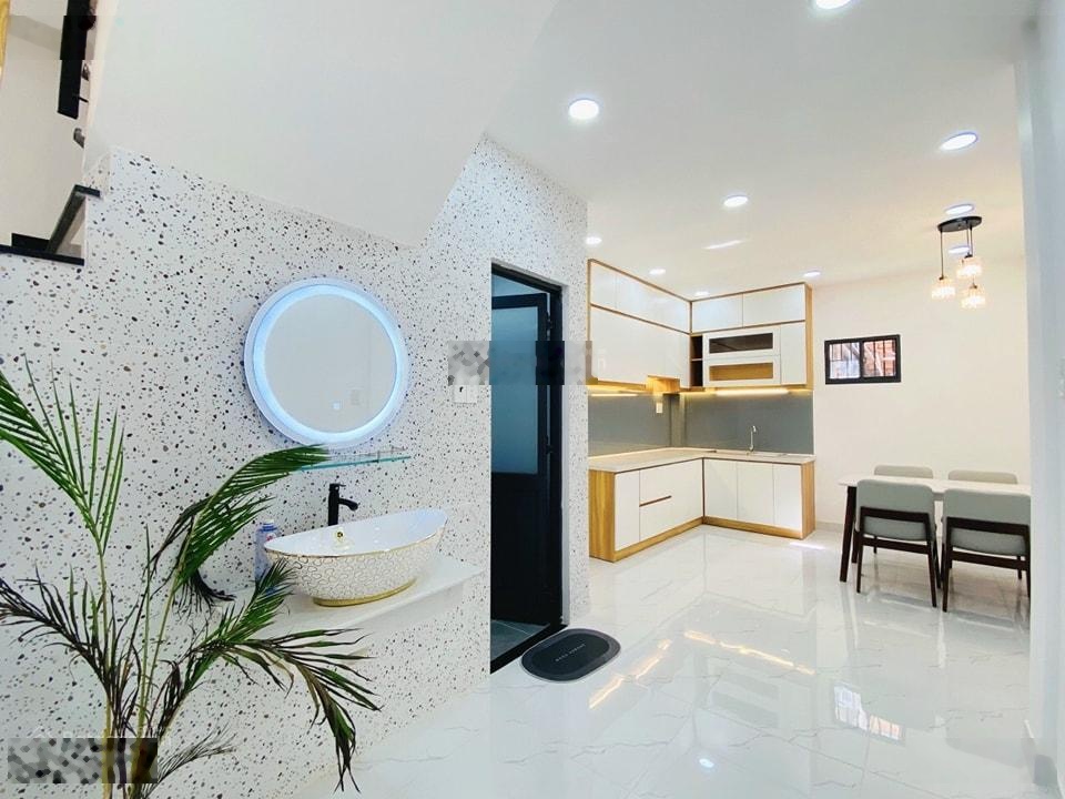 Về quê bán nhà 1 trệt 2 lầu, SHR, 3 tỷ, hẻm ô tô, Bà Hom, P13, Q6