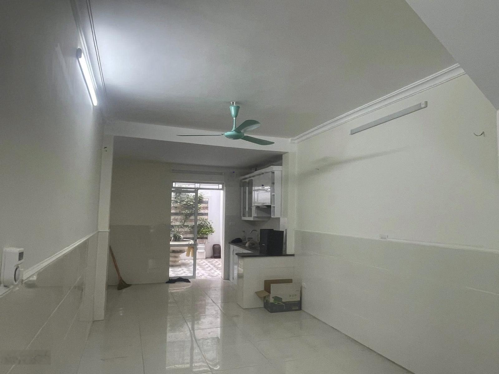Cho thuê nhà riêng phố Lạc Trung 80m2 trung tâm Hai Bà Trưng - Giao thông thuận tiện - an ninh tốt