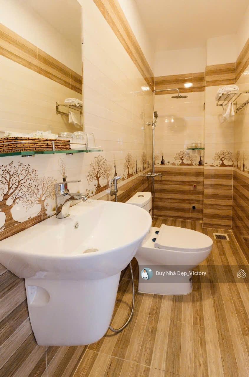 Hơn 6 tỷ sở hữu nhà trung tâm p.4 Đà Lạt DTSD 250m² 3 Tầng, 6pn, 6wc - sổ hồng riêng