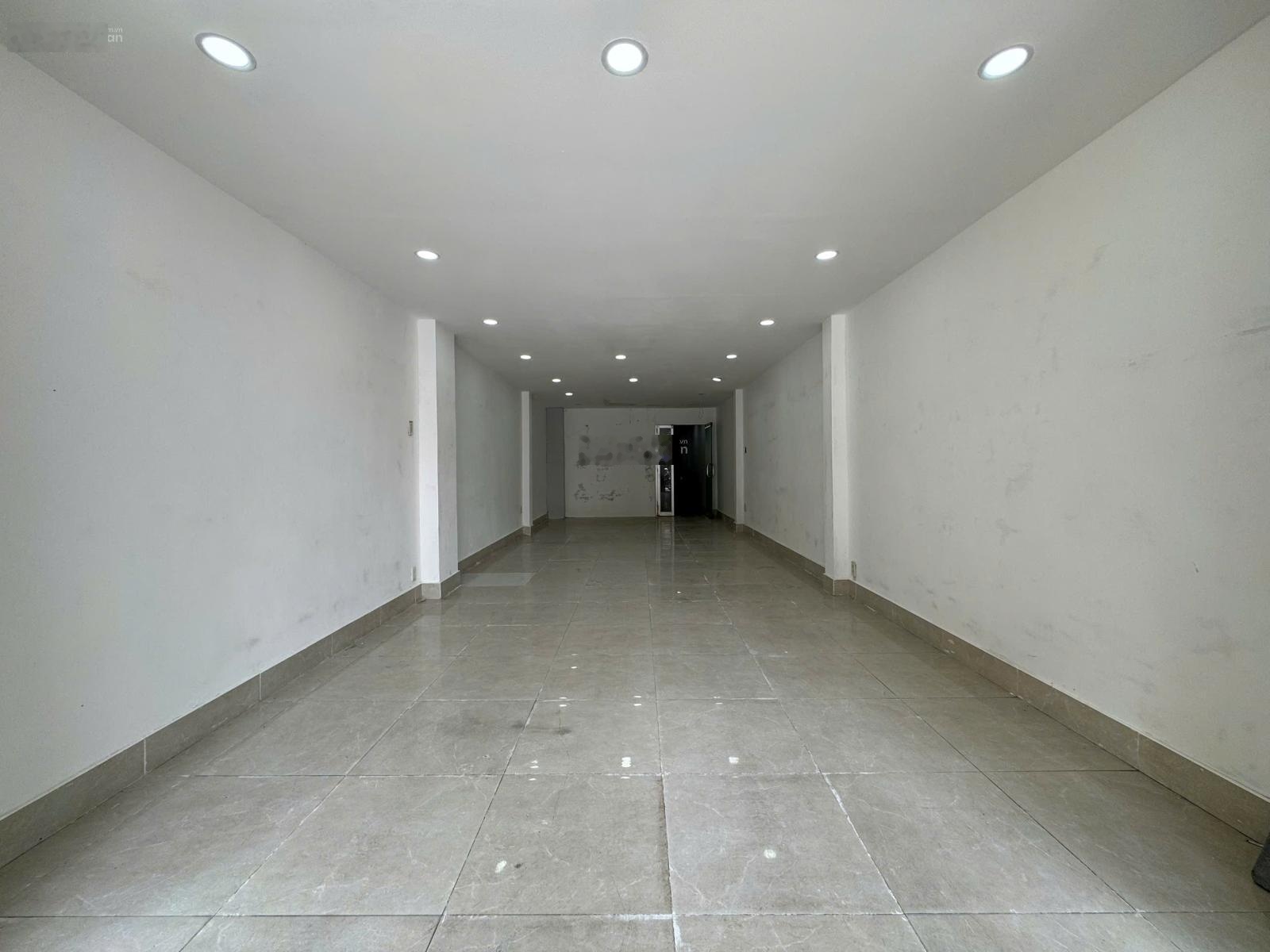 Cho thuê MBKD 50m2 đa ngành nghề, mặt tiền đường 3/2 gần cầu vượt Q10, lối đi riêng, LH tư vấn
