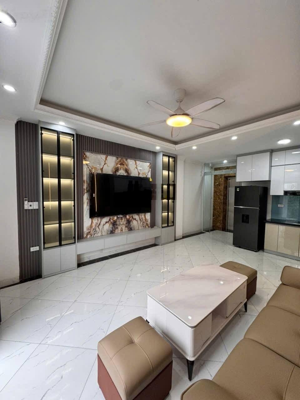 Bán nhà ĐẸP THANG MÁY, Nguyễn Khánh Toàn, Dương Quảng Hàm, Dt 45m x6Tầng giá 9.8 tỷ