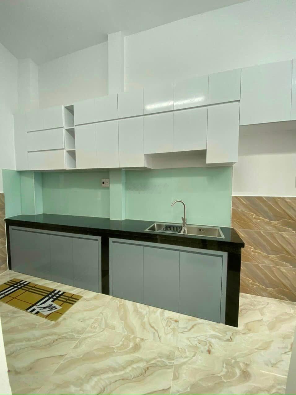 Bán nhà riêng tại Thành Thái, P14, Q10, 3 tỷ, 3PN, 2WC, tiện nghi đầy đủ, Hẻm ô tô, sổ hồng riêng
