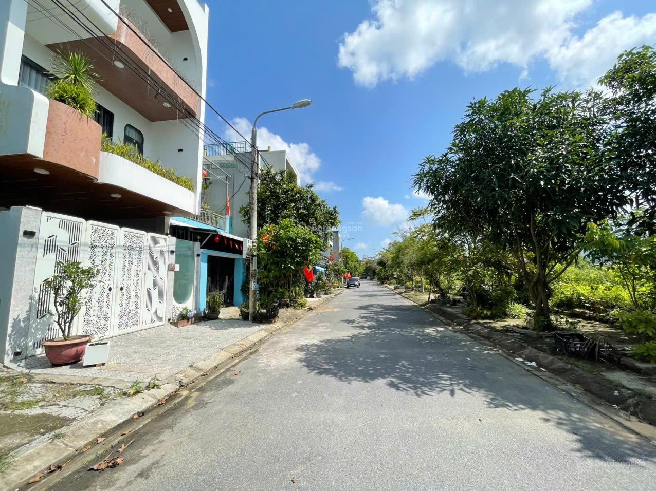 [GIÁ CỰC SỐC] - Chỉ nhỉnh 5tỷ1xx có đất MT 100m2 Hòa Phú 11 sạch đẹp không lỗi phong thủy