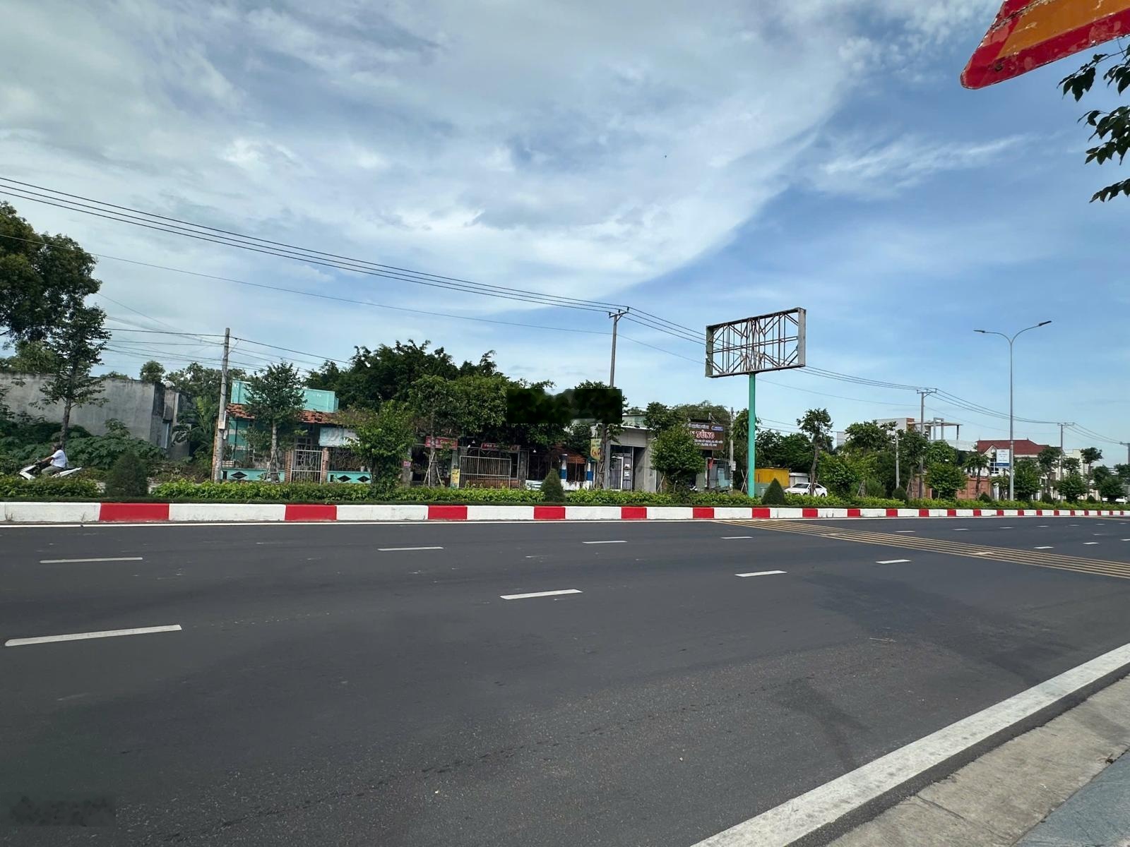 Đất mặt tiền nguyễn tất thành (36m) long hải brvt- tp hcm mới !!! gần bãi tắm giá rẻ ! 0932698438