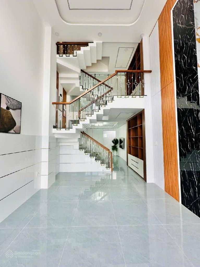 Mặt Tiền Ao Đôi, 1trệt 5lầu, 6 phòng ngủ, đường 14m, vị trí kinh doanh - Mặt Tiền gần Lê Văn Quớ