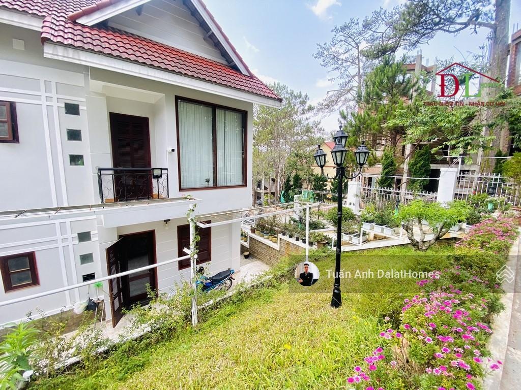 Bán biệt thự 2 mặt tiền Khởi Nghĩa Bắc Sơn Đà Lạt diện tích lớn 1063m², cung đường rợp tán thông