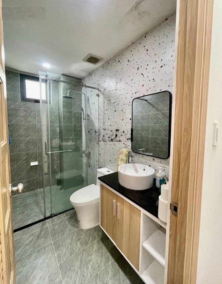 Nhà đẹp hẻm bế văn cấm quận 7. dt: 40m2 ( nở hậu). chỉ 4,85 tỷ. gần lotte mart, him lam.