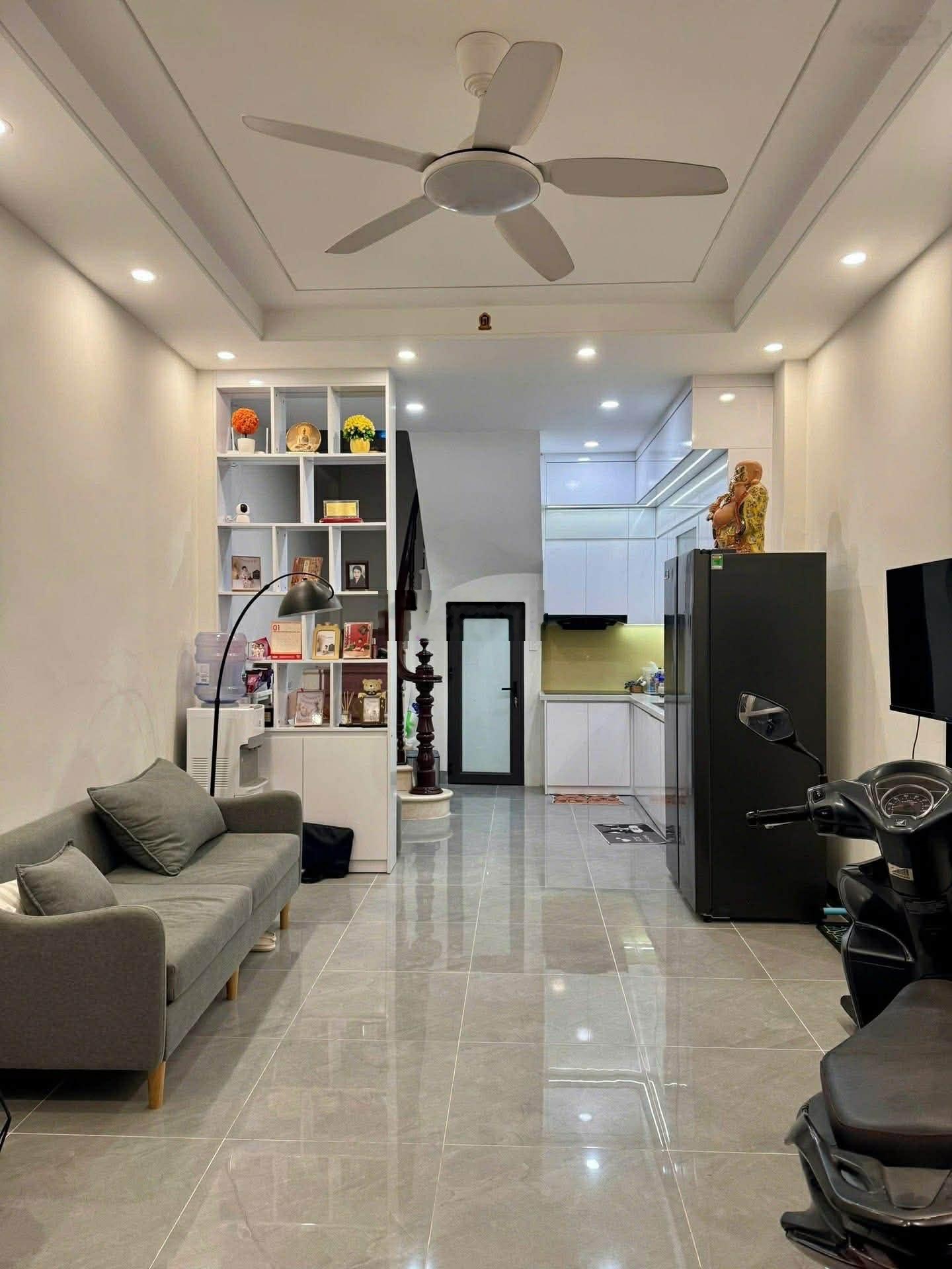 7,55 tỷ, 35m2, 3PN, 3WC, giá cực chất ở khu vực, đẹp ở ngay, ngõ nông rộng thoáng sáng
