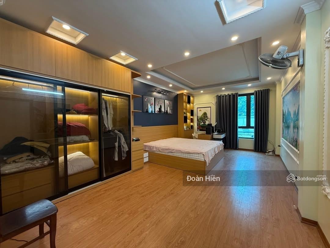 Chỉ 15m ra ô tô đỗ dừng, nhà riêng phố Đội Cấn gần Liễu Giai, ngõ thông, nhà mới full NT, 50m*5t