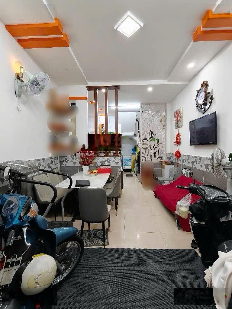 B.A'N NH.À Gần Mặt tiền ba tháng hai quận 11 Diện tích: 40m(3.6 x 11) Kết cấu: 3 tầng BTCT mới đ
