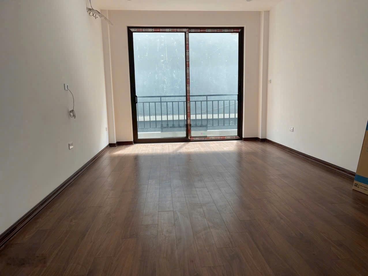Cho thuê nhà 6 tầng diện tích 35m2 âu cơ, tây hồ, hà nội 0972853966