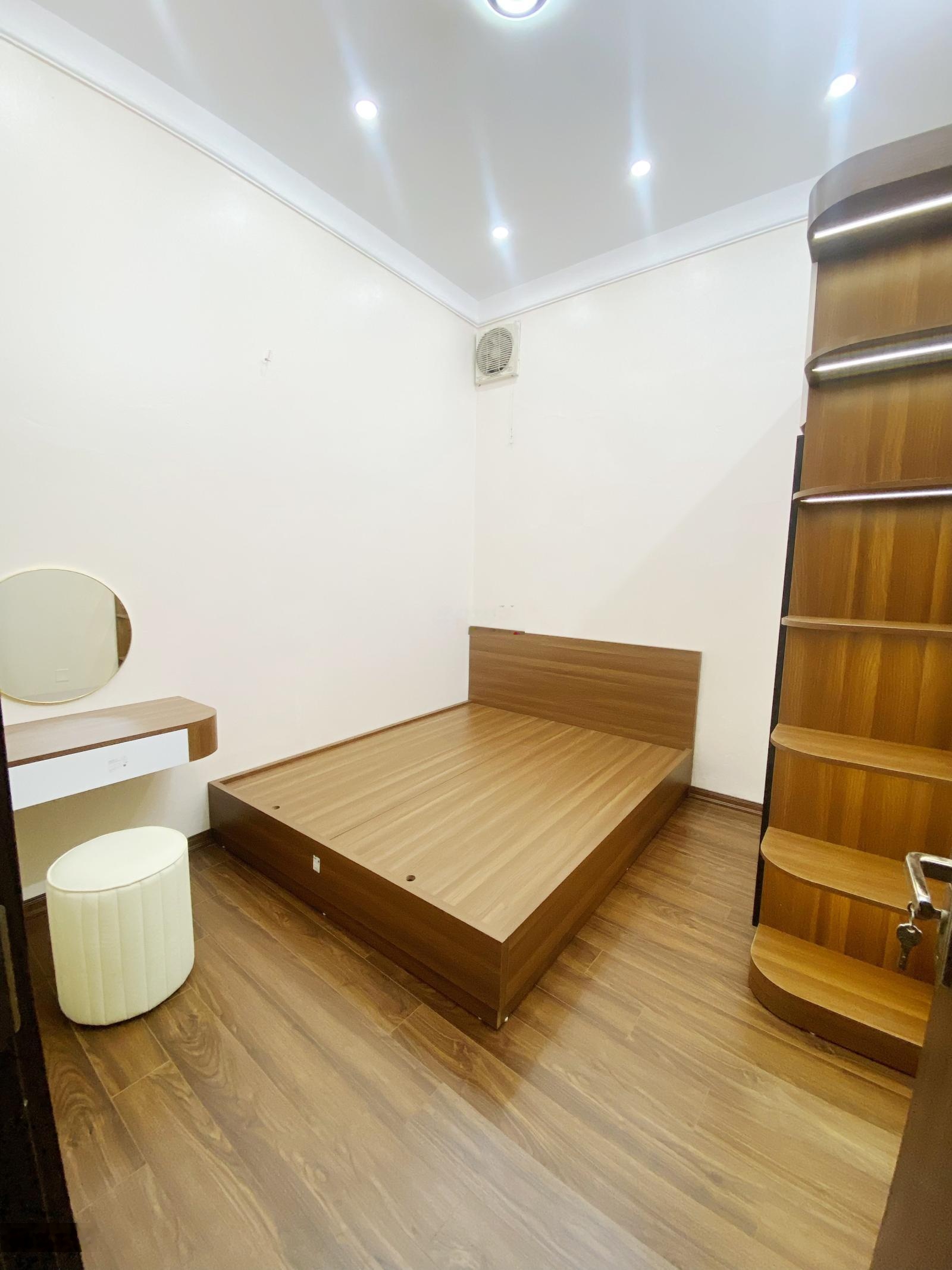 Cho thuê nhà riêng 35m2, 15 triệu, 5PN, 4WC tại ngõ 23 Bạch Đằng, Hoàn Kiếm, Hà Nội