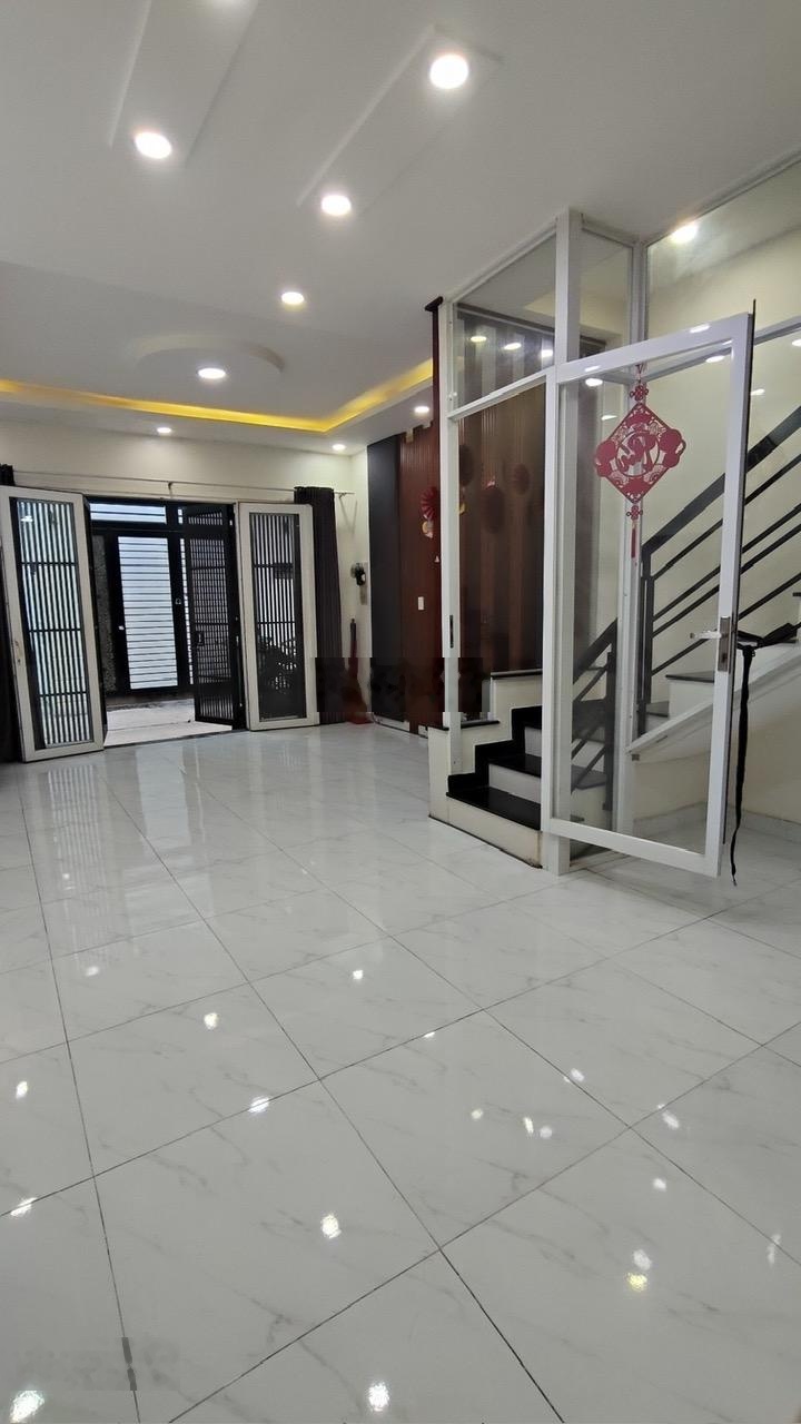 Bán nhà hẻm xe hơi quận Tân Phú