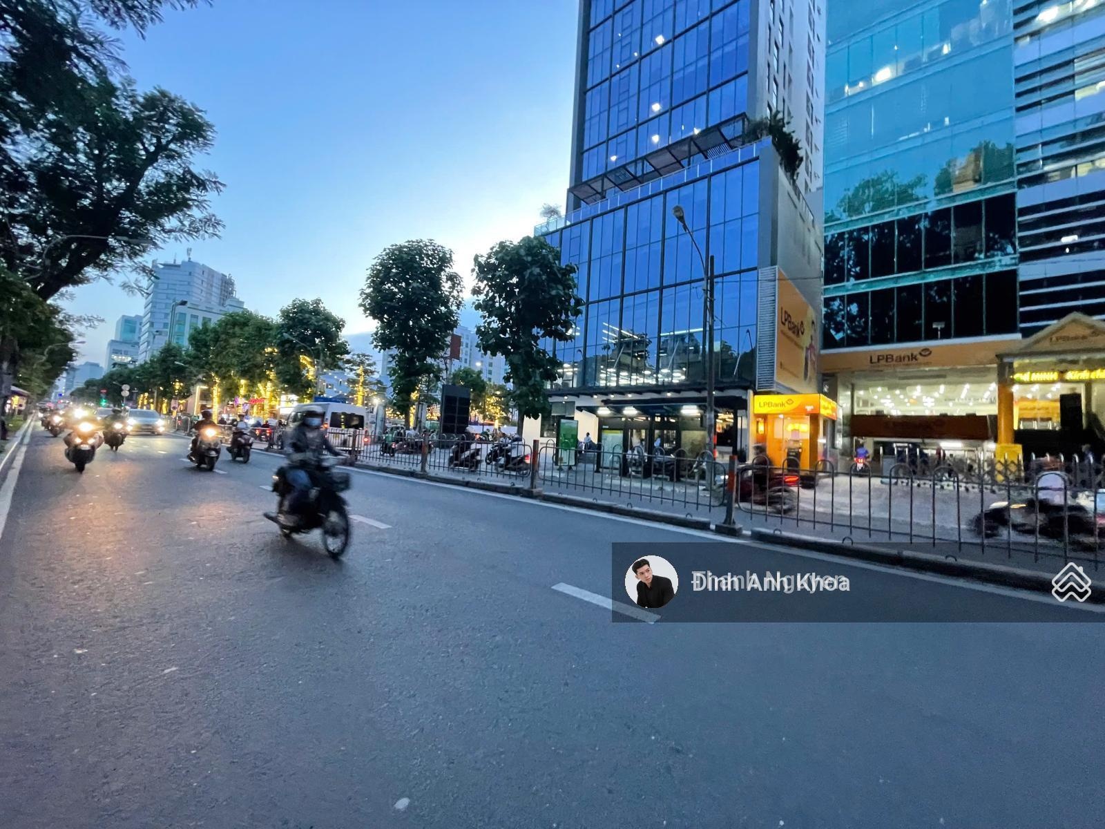 Mới! Mặt tiền Nguyễn Hồng Đào, TB. DT 7 x 19m, 5 Tầng thuận tiện khai thác ngay chỉ 22,5 Tỷ TL