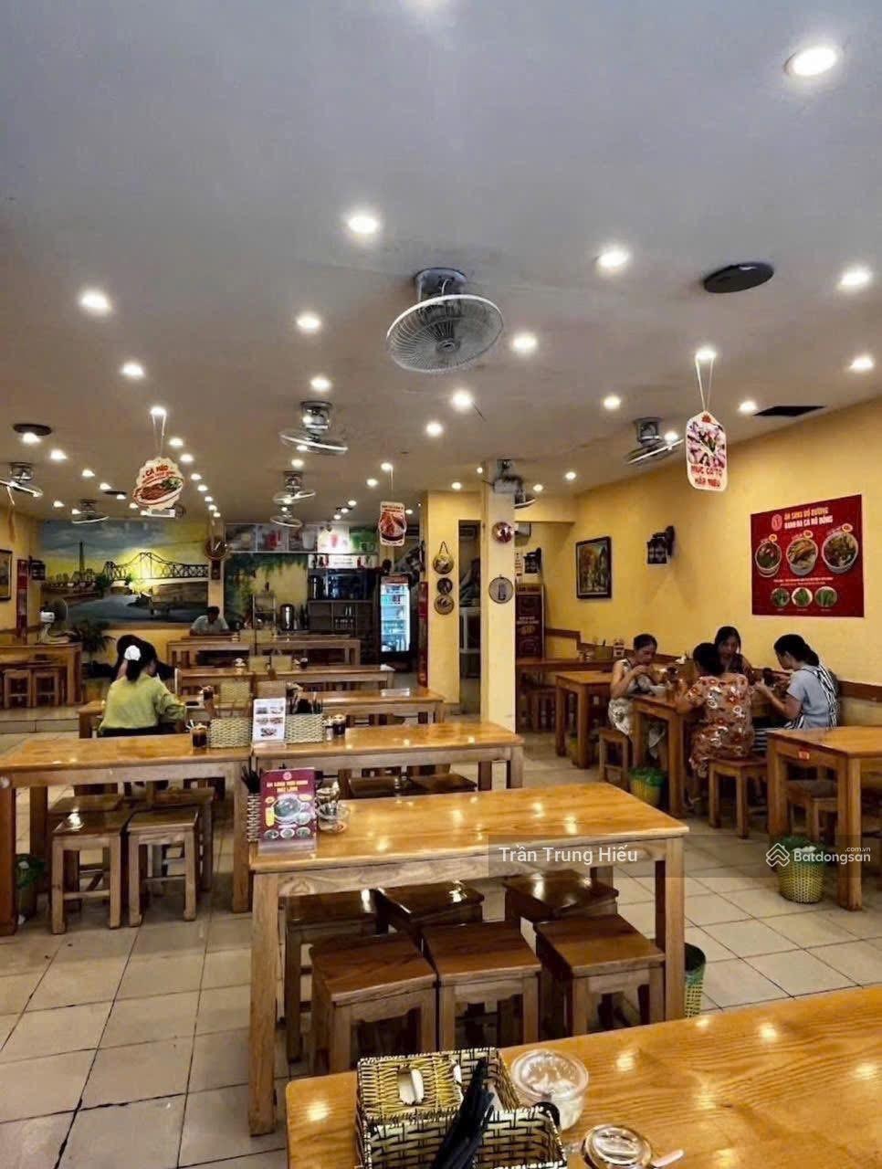 Cho thuê nhà mặt phố Trần Quý Kiên, 82m2, mặt tiền nhận diện: 8,2m, vỉa hè rộng, phố thoáng mát !!