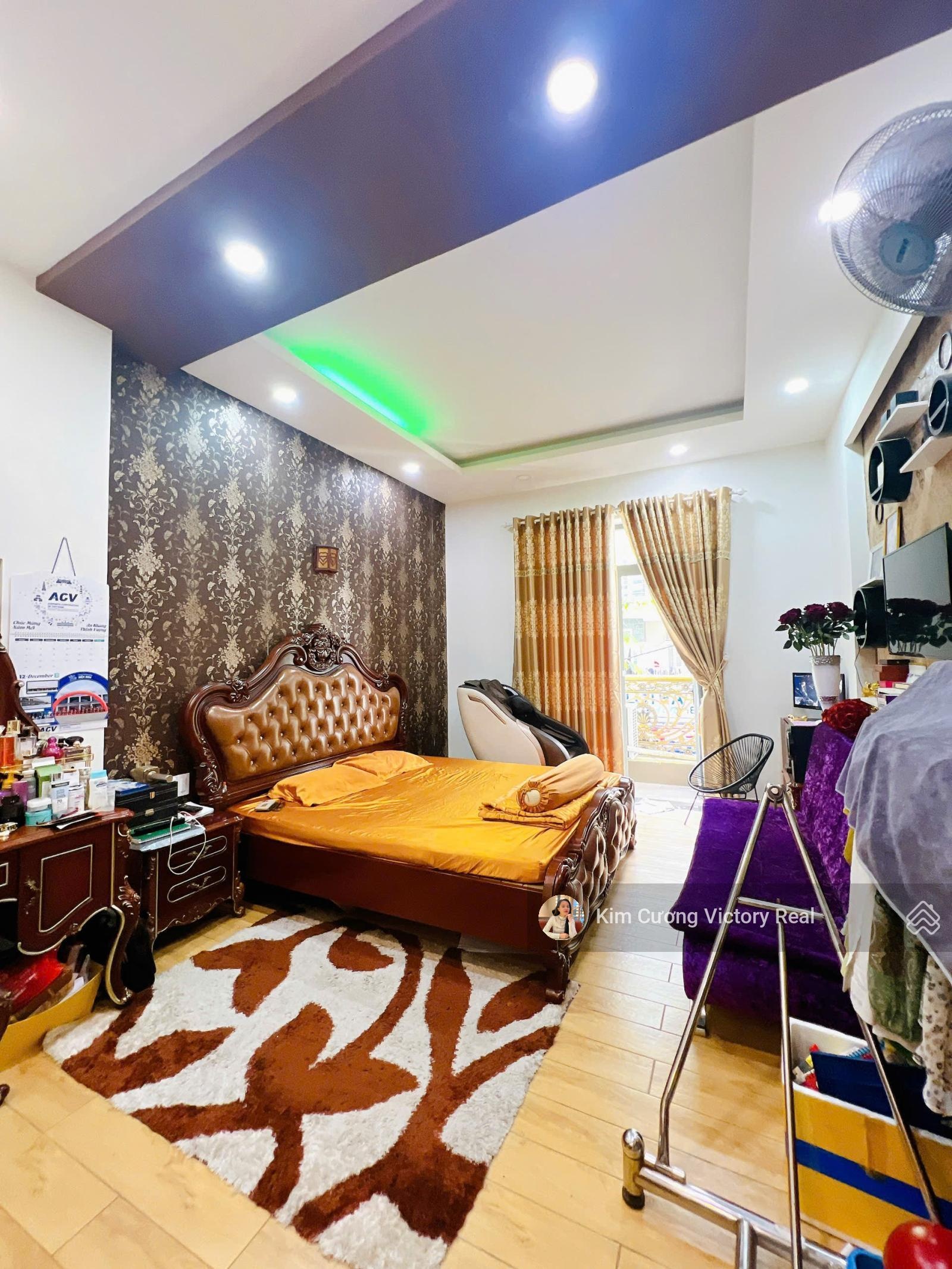 Chỉ 9.8 tỷ TL - HXH đường Nguyễn Hồng Đào - DT 4x16m, 1 trệt 1 lửng 2 lầu sân thượng đẹp lung linh