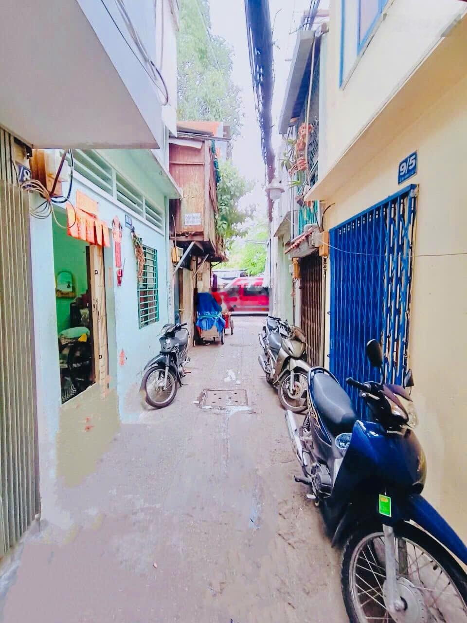 Bán nhà 1 trệt 2 lầu đường lê đại hành đối diện trường học đề thám, quận 11.