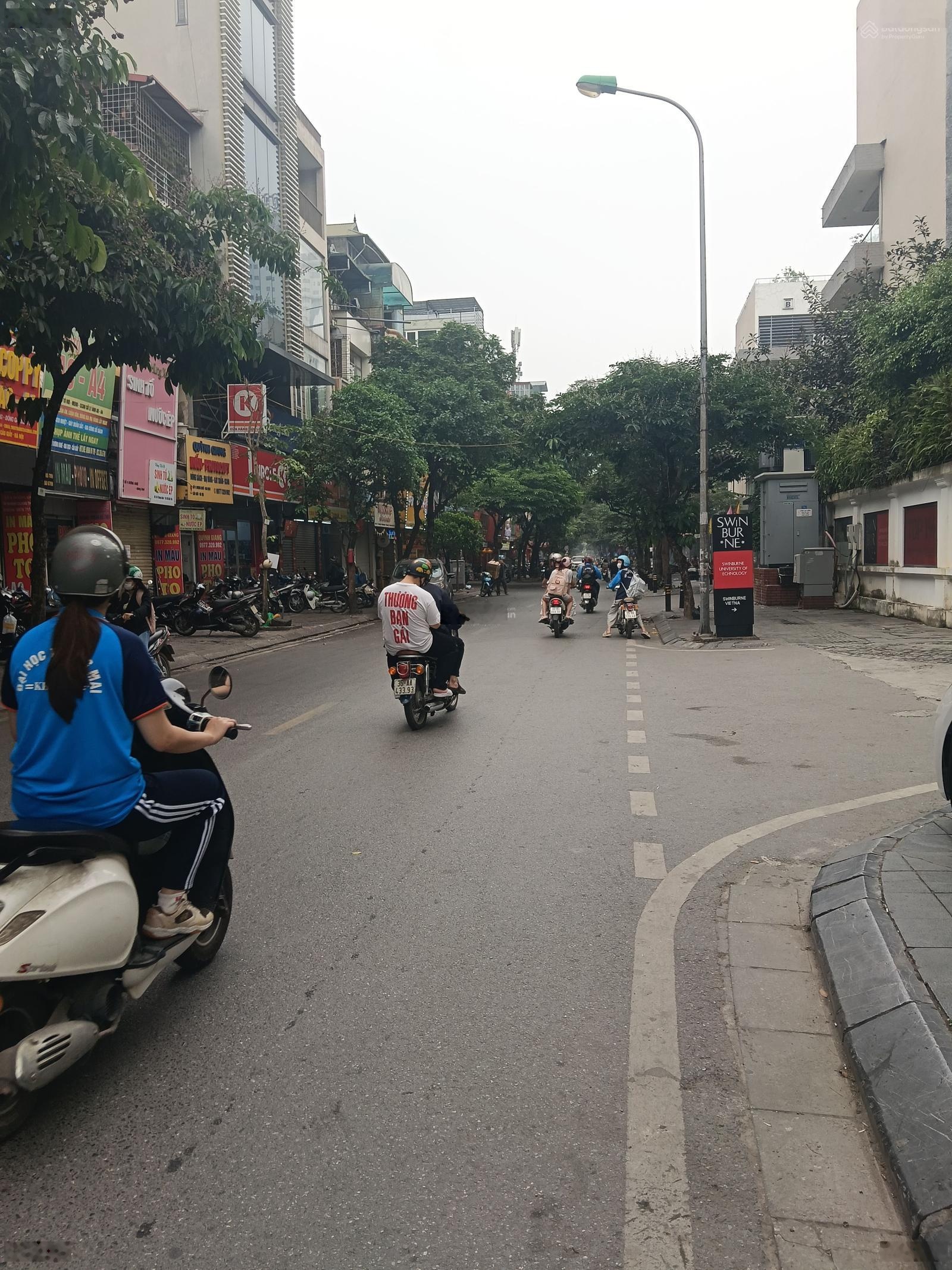 Cần bán nhà ngay trung tâm cầu giấy, ngõ nông ,gần phố khu VIP, 6 tầng mới , nội thất xịn ở ngay.