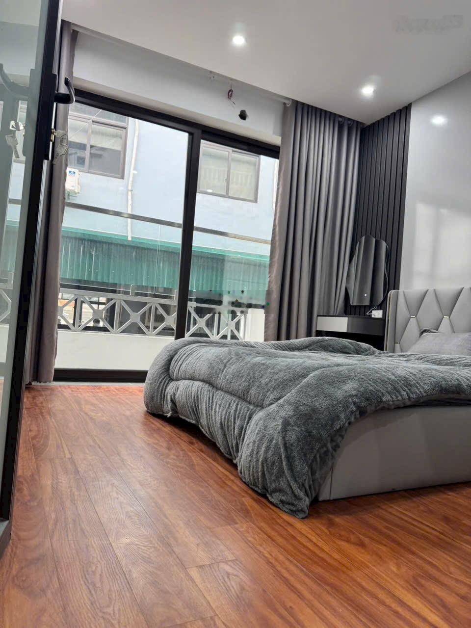 Mặt ngõ- lô góc ô tô đỗ cửa thang máy kinh doanh đỉnh bạch mai