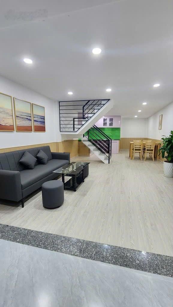Bán gấp nhà 40m2, 3PN, tại Chiến Lược, giá siêu hời 4,9 tỷ