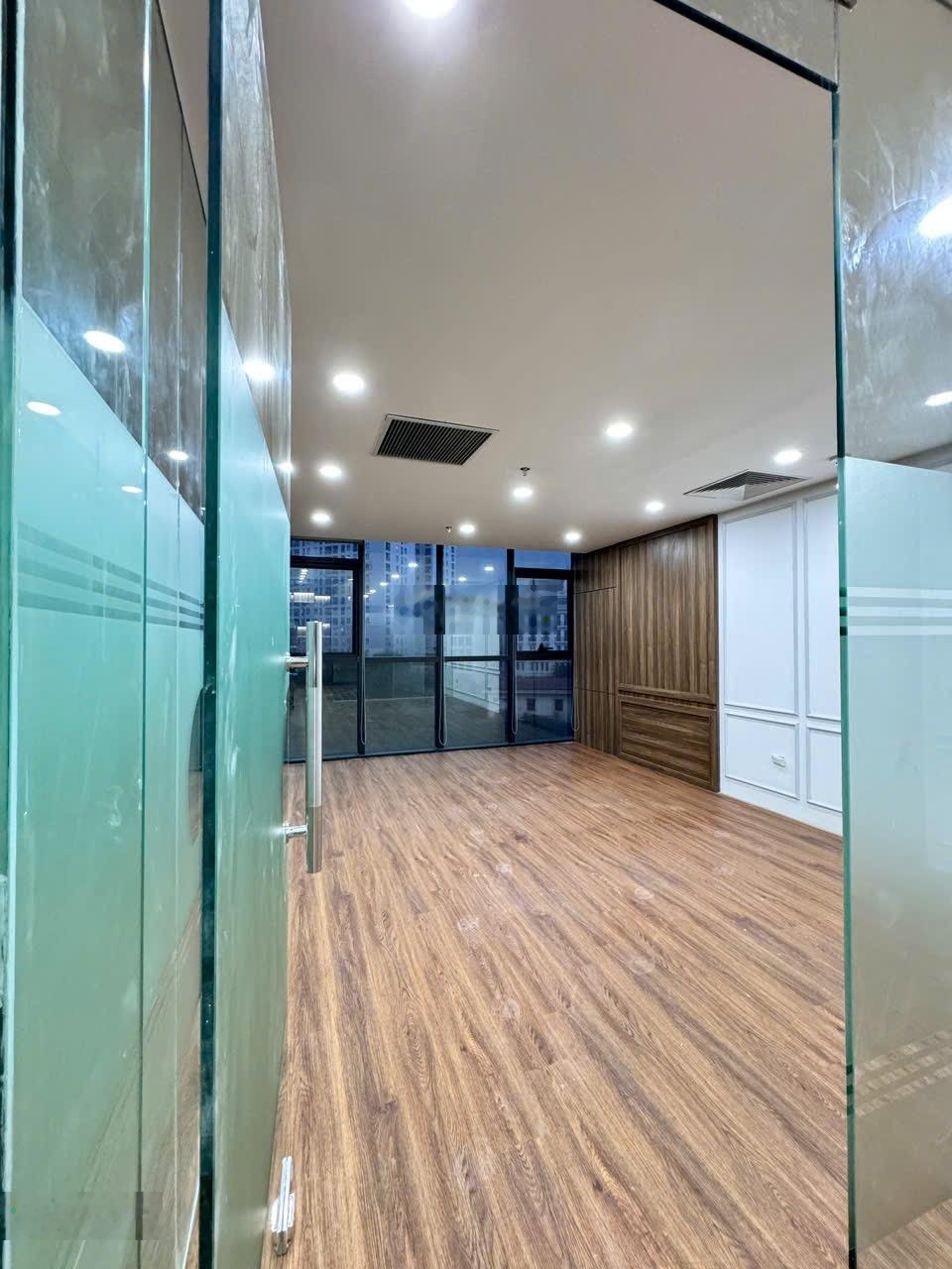Văn phòng cho thuê tòa Casla phố Duy Tân 100m2 trở lên giá 150k/m2
