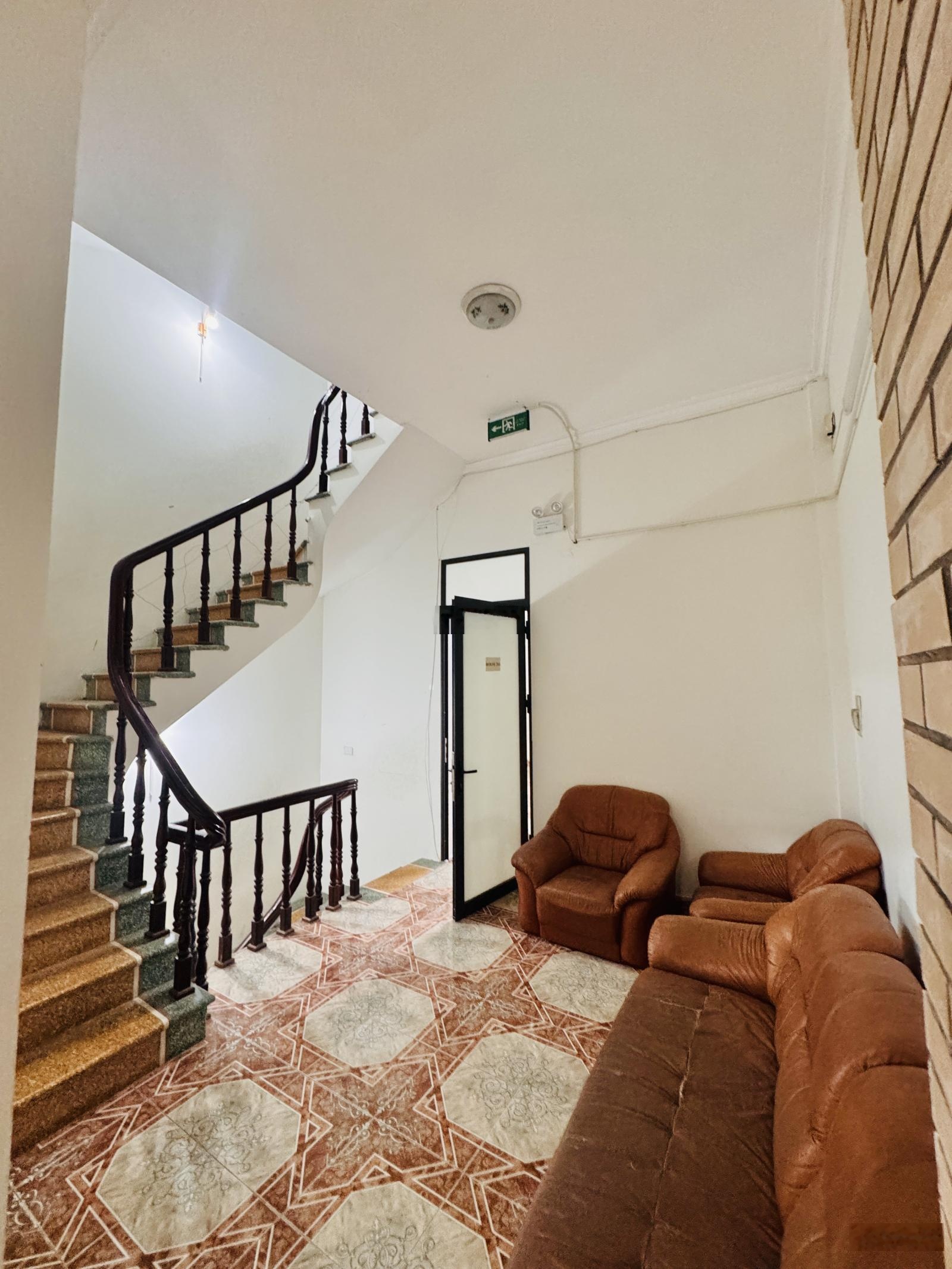 Cho thuê nhà nguyên căn phố Nguyễn Sơn Long Biên 120m2 5 tầng mặt đường rộng 25tr/tháng