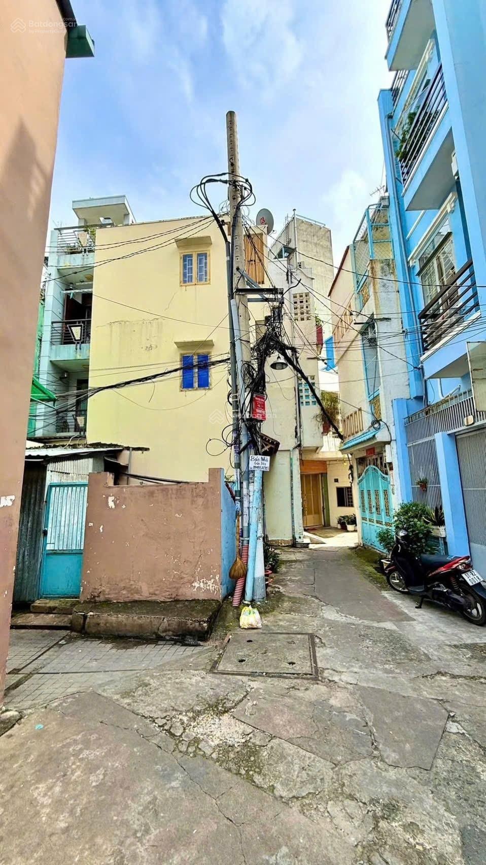Bán Nhà Riêng tại Hẻm 376, Nguyễn Kiệm, 3,35 tỷ 17,2m2, uy tín Hot! Nhà nát lô góc 2 mặt hẻm oto