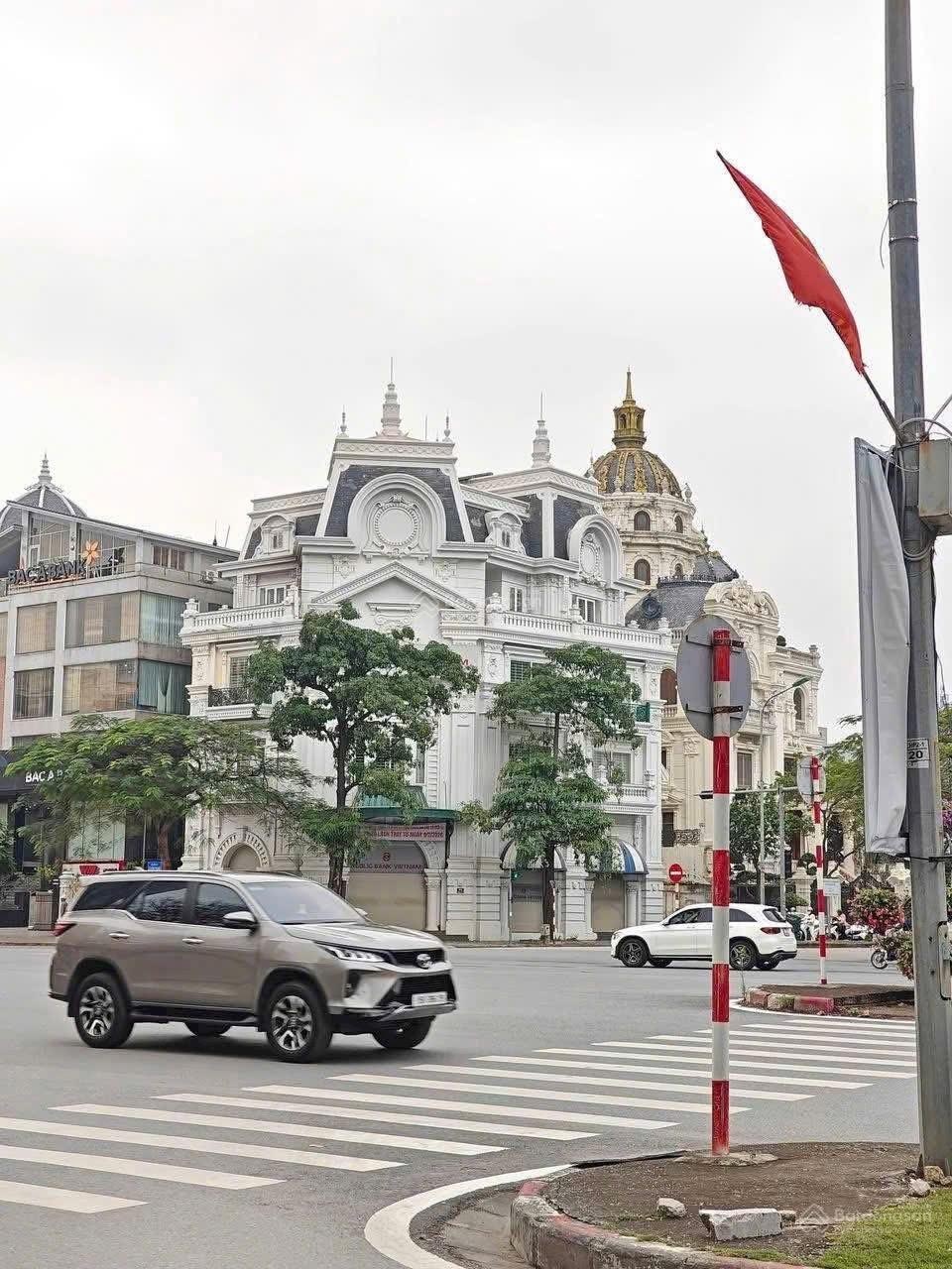 Biệt thự mặt đường Lê Hồng Phong siêu phẩm đẳng cấP(400m2; ngang: 14m) vị trí vàng trung tâm
