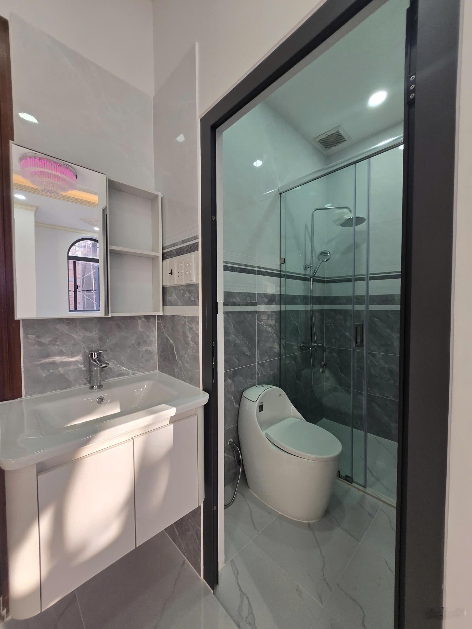 Nhà phố phú định gần võ văn kiệt chỉ 6,7 tỷ sở hữu ngay