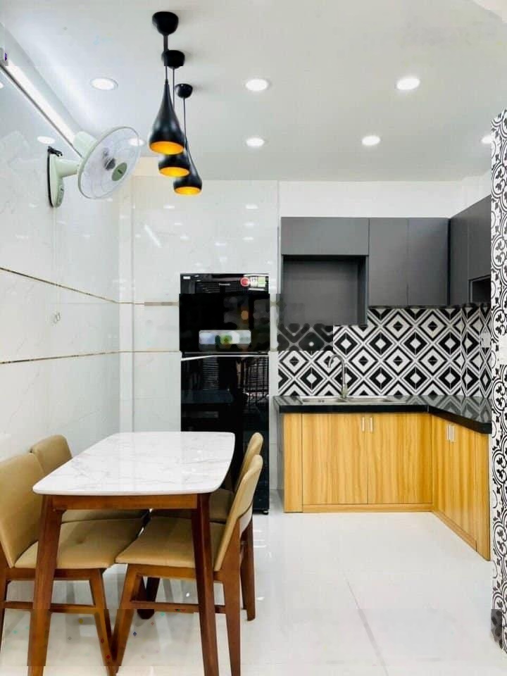Bán nhà riêng đẹp tại Lê Đình Cẩn, Tân Tạo, Bình Tân, 2 tỷ VND, hẻm ô tô, sổ hồng riêng