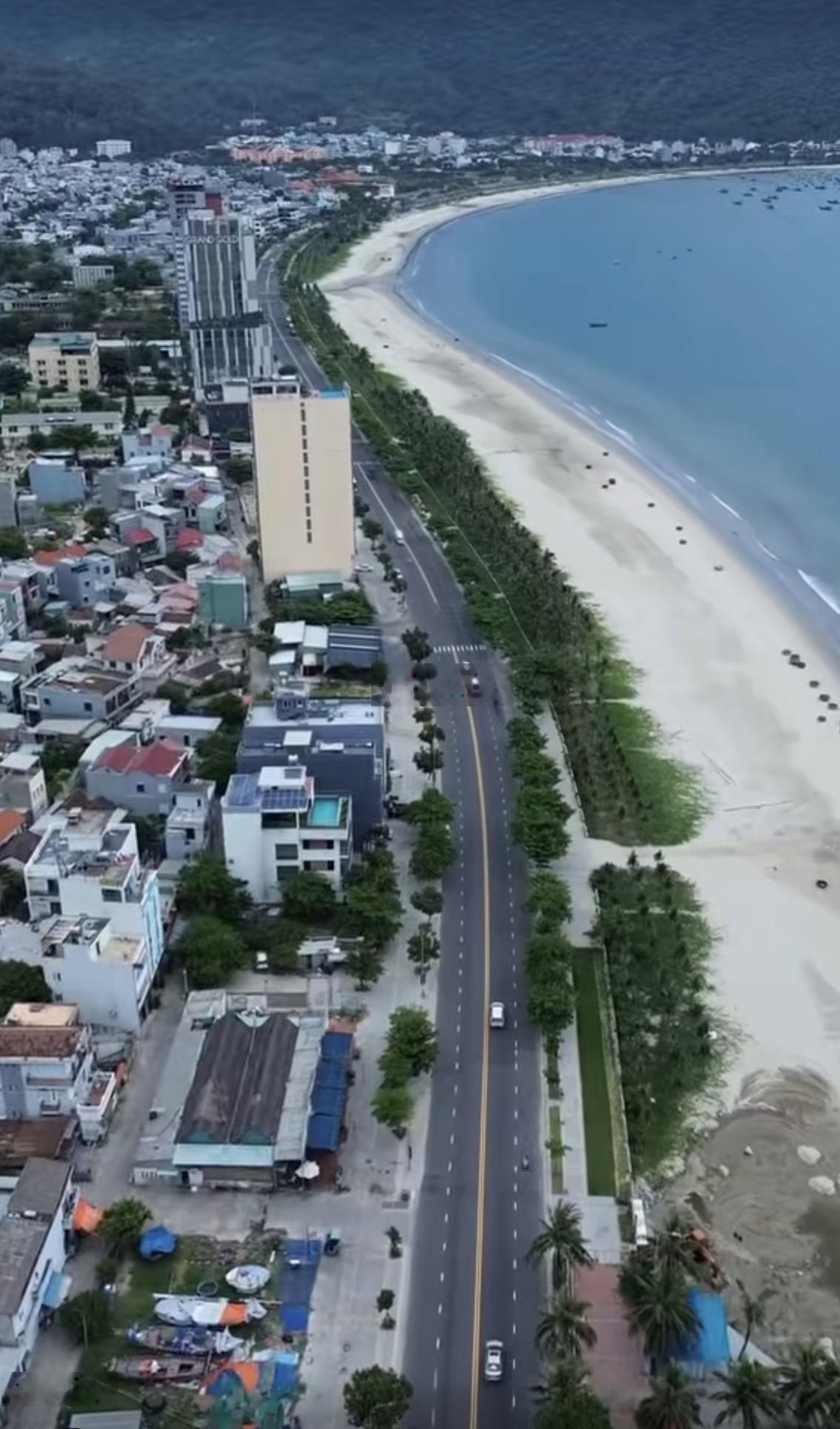 Bán lô góc 3 mặt thoáng ngay sát bãi biển Hoàng Sa , Sơn Trà - DT 98.3m2 xây căn hộ cực đẹp