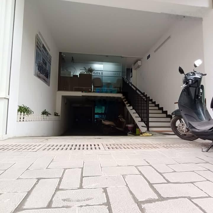 Bán tòa văn phòng 75m2 tại Tiểu khu đô thị mới Vạn Phúc, giá tốt 24,8 tỷ